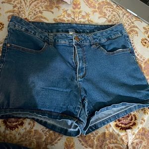 Faded Glory good condition shorts, 3 inch inseam